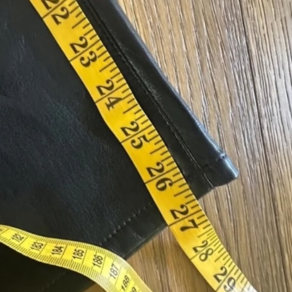 FRAME LE JANE CROP FAUX LEATHER PANTS IN NOIR - Picture 7 of 13